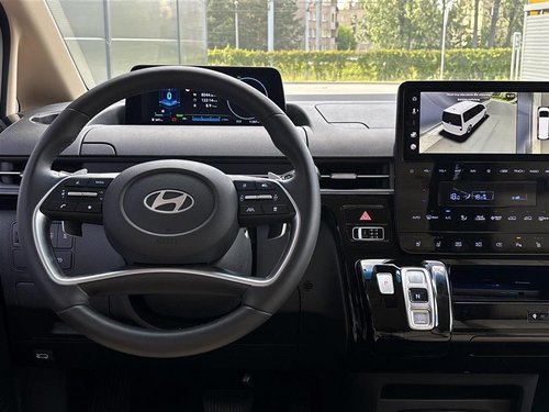 HYUNDAI Staria 24 -